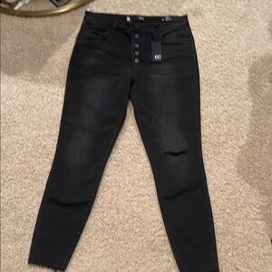 Kut from the Kloth, size 10
High Rise Donna Fab Ab
Ankle Skinny